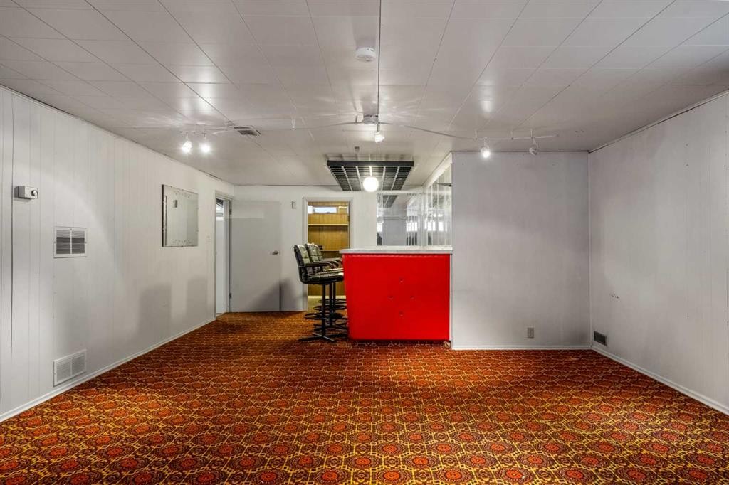 111 Cambrian Drive Nw, Calgary, AB - Indoor Photo Showing Other Room