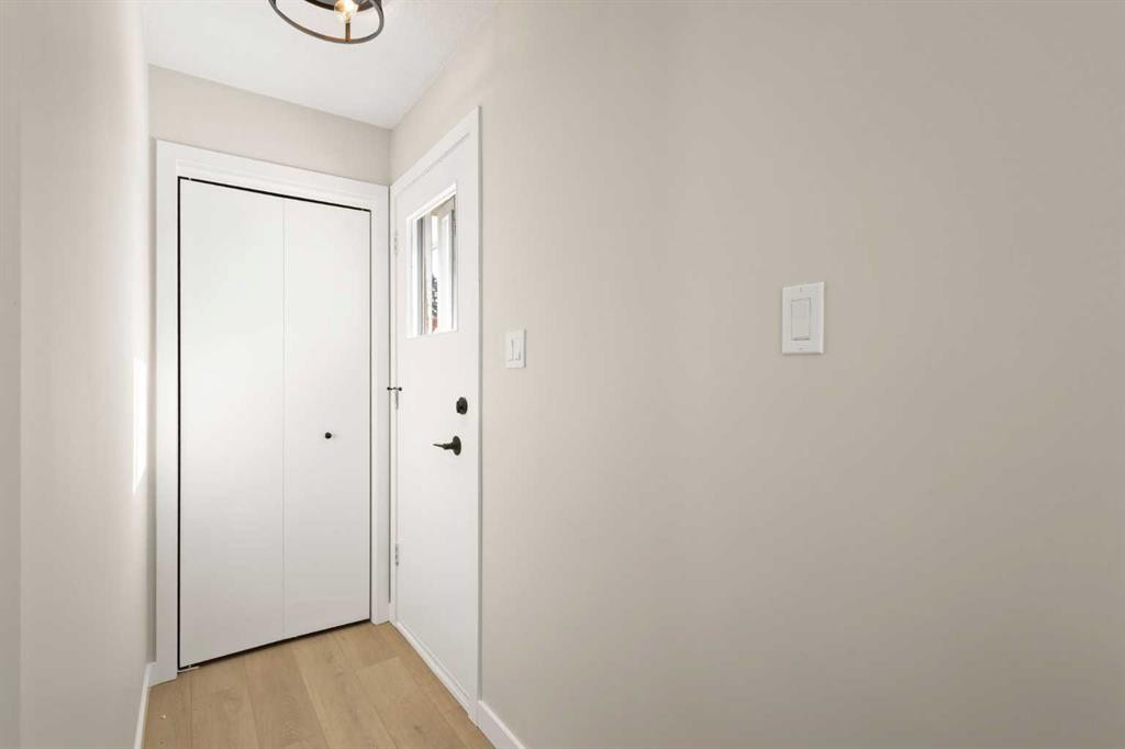 236 Silverview Way Nw, Calgary, AB - Indoor Photo Showing Other Room