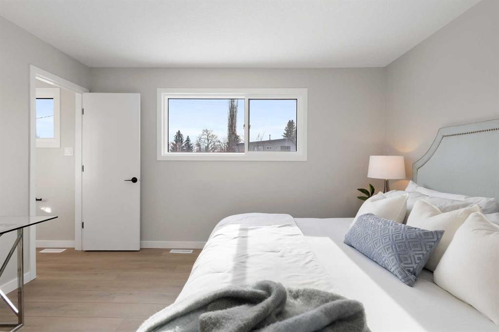 236 Silverview Way Nw, Calgary, AB - Indoor Photo Showing Bedroom