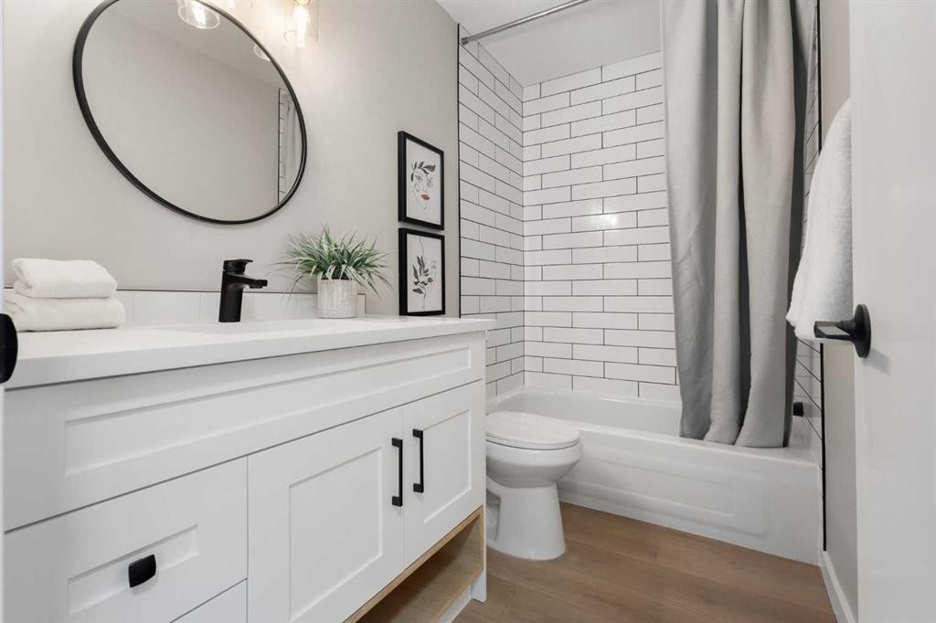 236 Silverview Way Nw, Calgary, AB - Indoor Photo Showing Bathroom