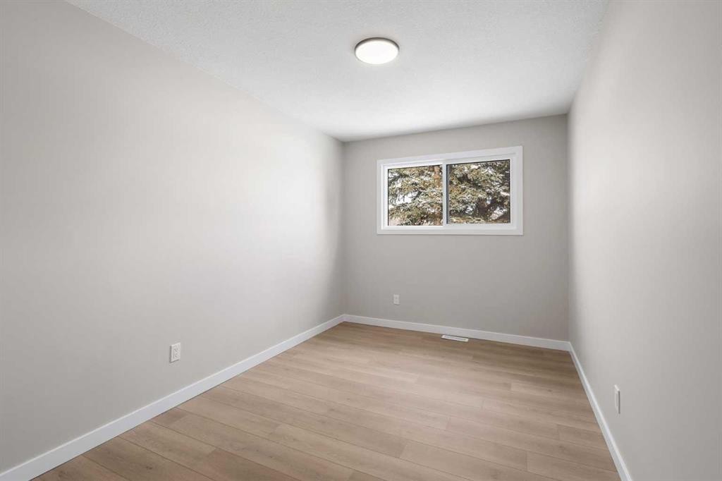 236 Silverview Way Nw, Calgary, AB - Indoor Photo Showing Other Room