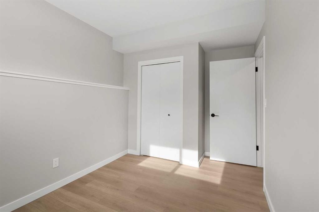 236 Silverview Way Nw, Calgary, AB - Indoor Photo Showing Other Room