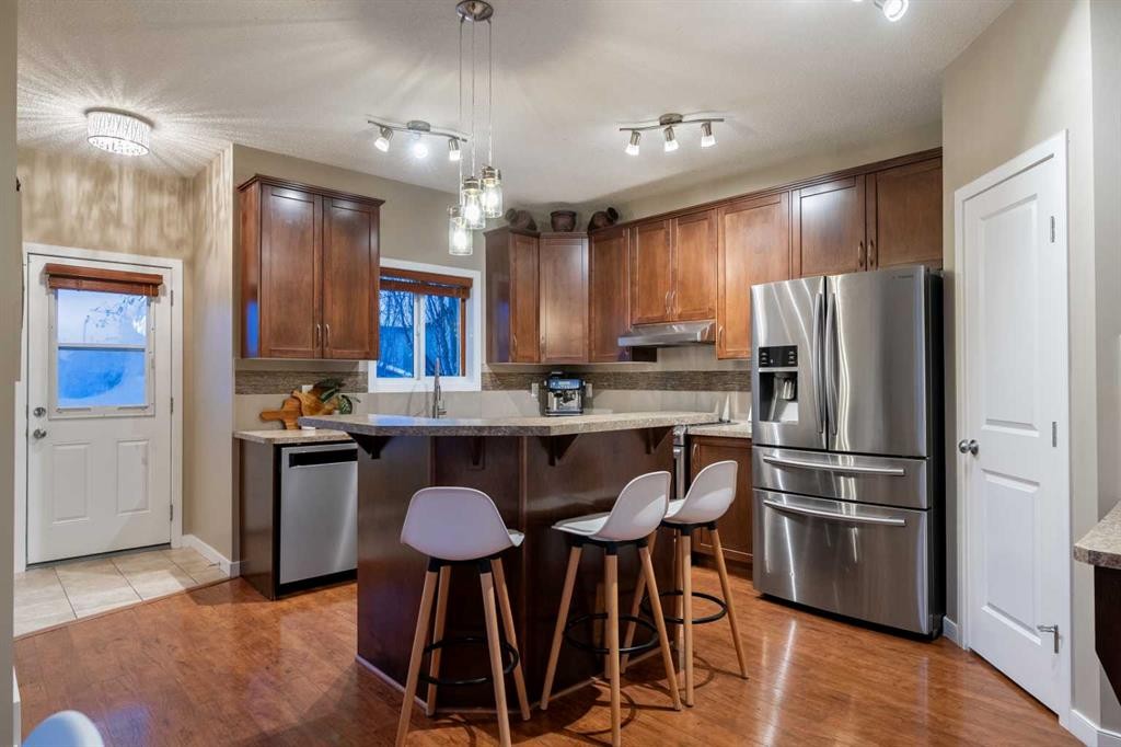 118 Walden Manor Se, Calgary, AB - Indoor Photo Showing Kitchen With Stainless Steel Kitchen With Upgraded Kitchen