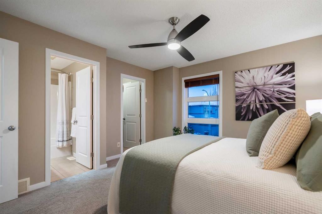 118 Walden Manor Se, Calgary, AB - Indoor Photo Showing Bedroom