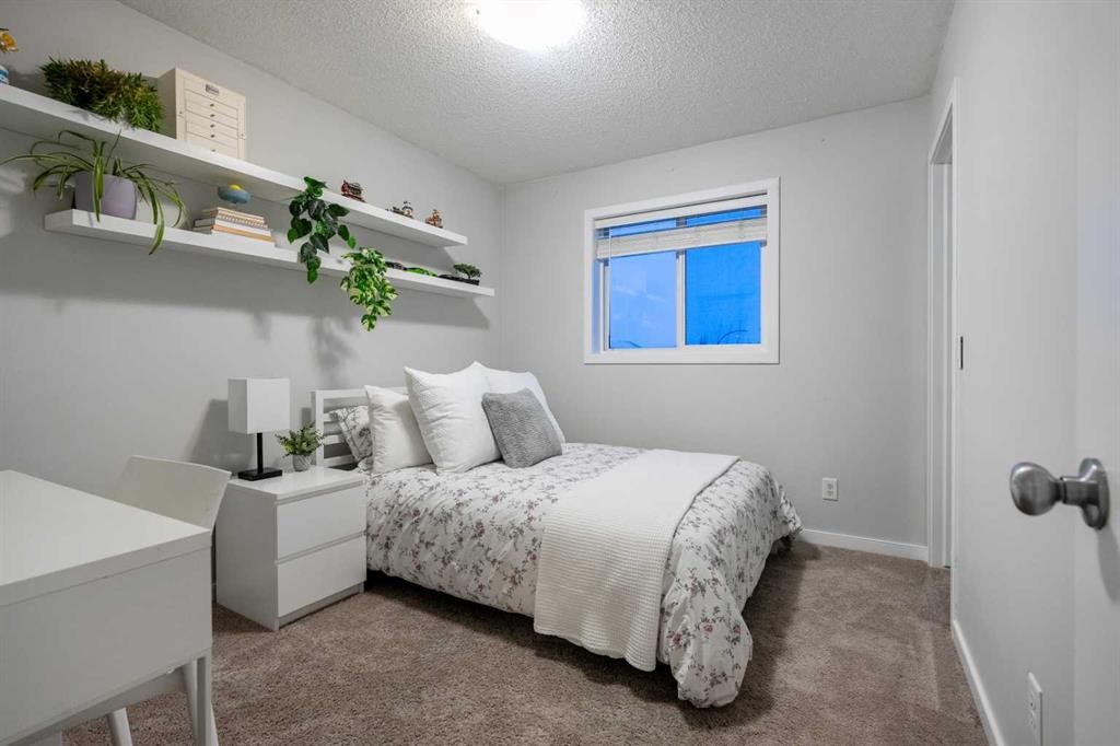 118 Walden Manor Se, Calgary, AB - Indoor Photo Showing Bedroom