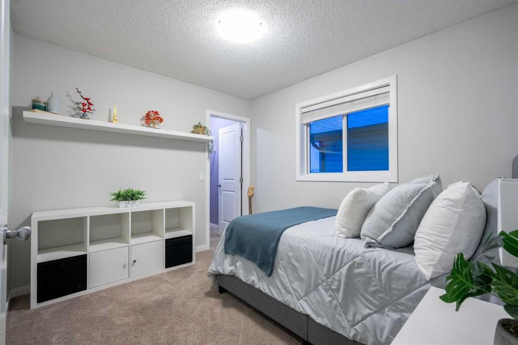 118 Walden Manor Se, Calgary, AB - Indoor Photo Showing Bedroom