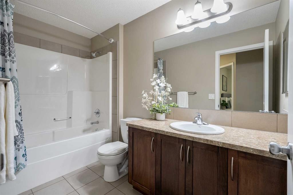 118 Walden Manor Se, Calgary, AB - Indoor Photo Showing Bathroom