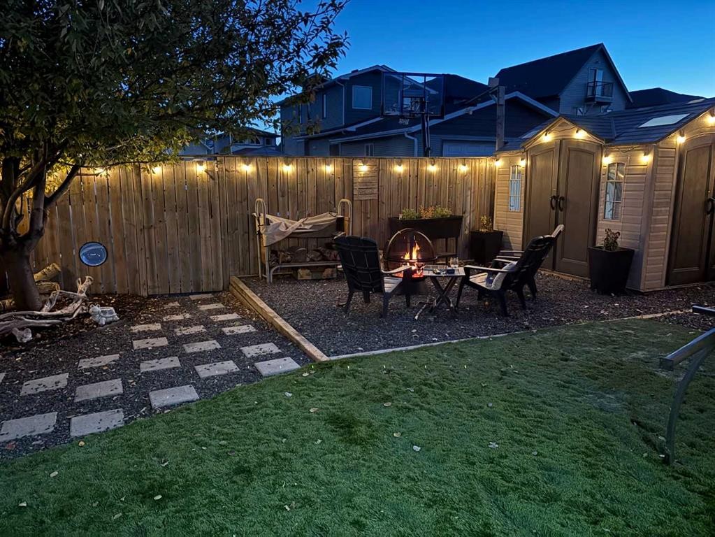 118 Walden Manor Se, Calgary, AB - Outdoor