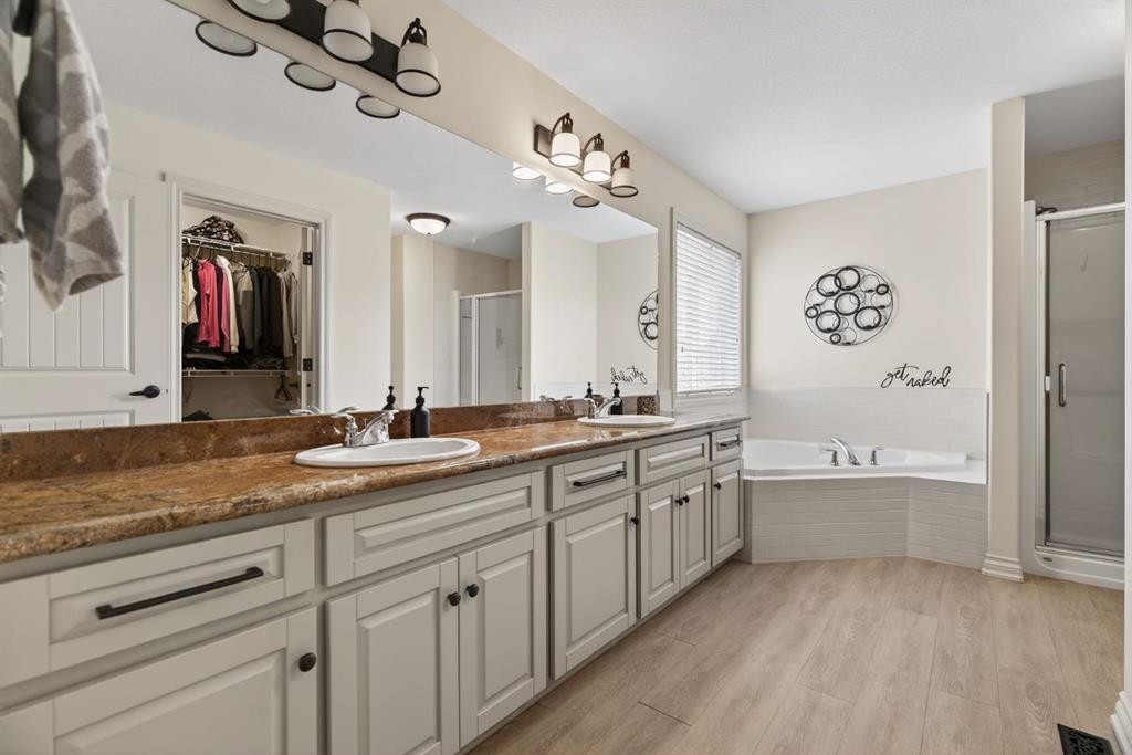208 Cimarron Drive, Okotoks, AB - Indoor Photo Showing Bathroom