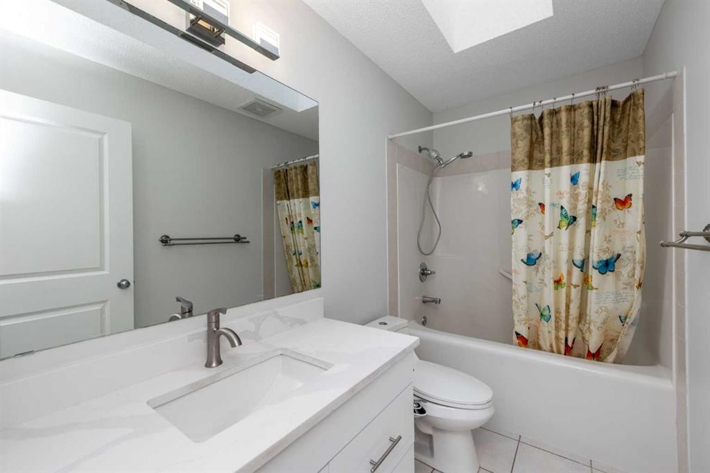 83 Cranleigh Common Se, Calgary, AB - Indoor Photo Showing Bathroom
