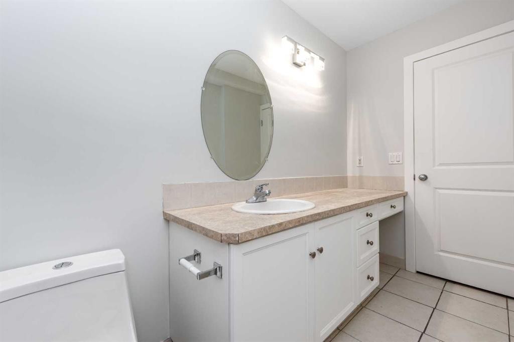 83 Cranleigh Common Se, Calgary, AB - Indoor Photo Showing Bathroom