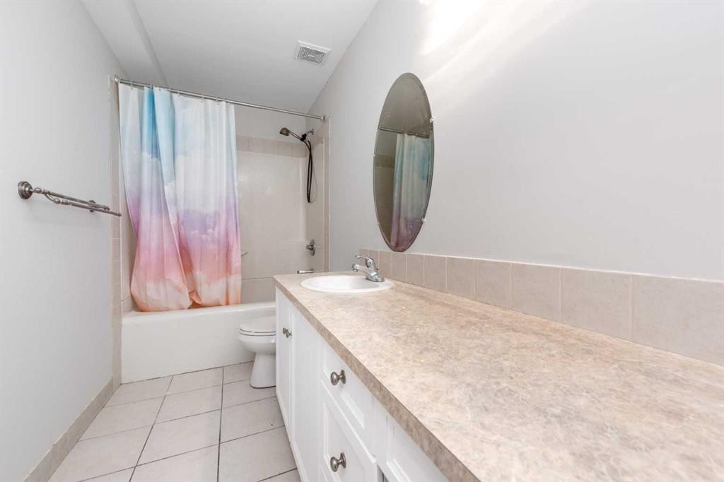 83 Cranleigh Common Se, Calgary, AB - Indoor Photo Showing Bathroom