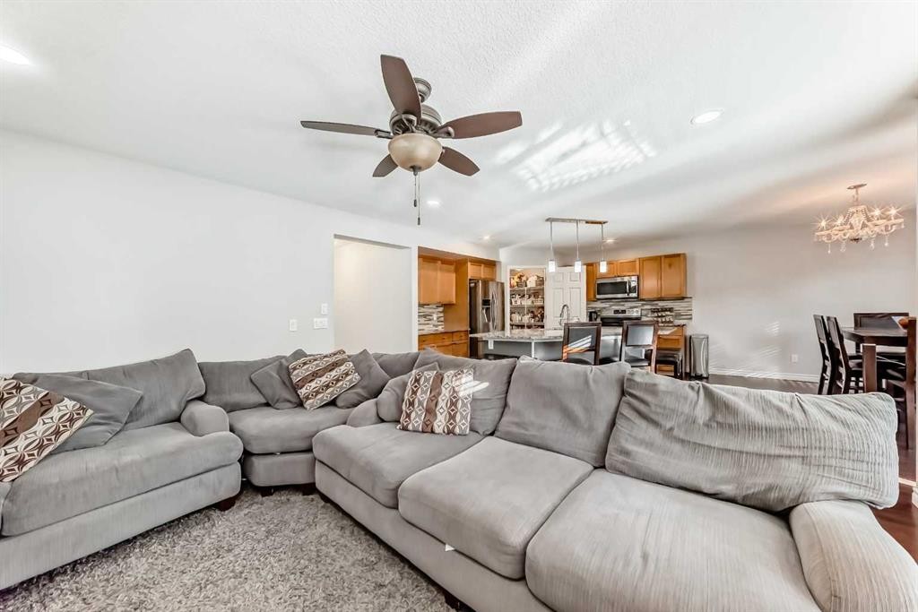 574 Chaparral Drive Se, Calgary, AB - Indoor Photo Showing Living Room