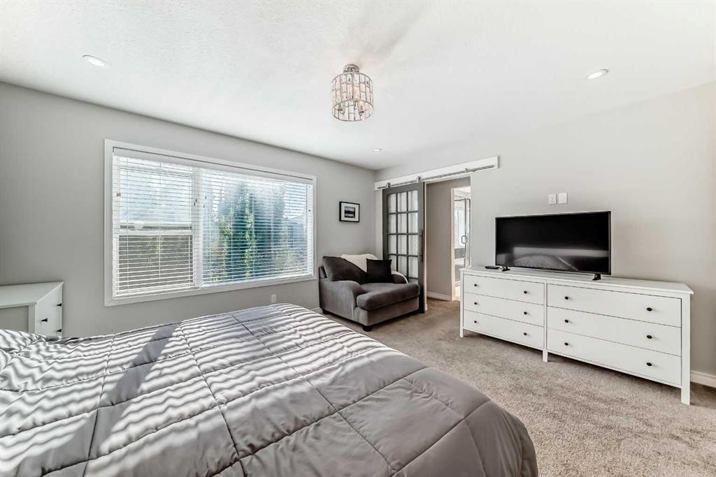 574 Chaparral Drive Se, Calgary, AB - Indoor Photo Showing Bedroom