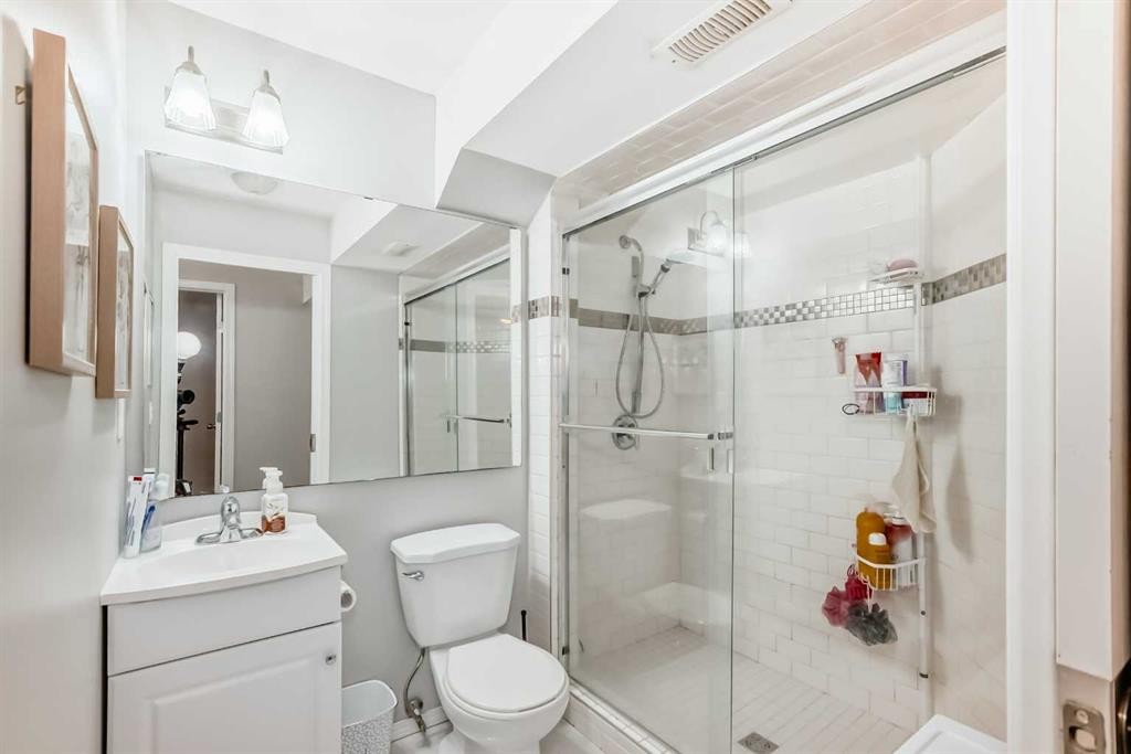 574 Chaparral Drive Se, Calgary, AB - Indoor Photo Showing Bathroom