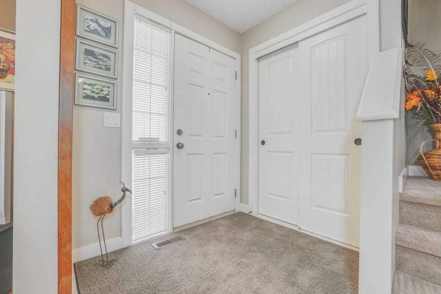 112 Everridge Common Sw, Calgary, AB - Indoor Photo Showing Other Room