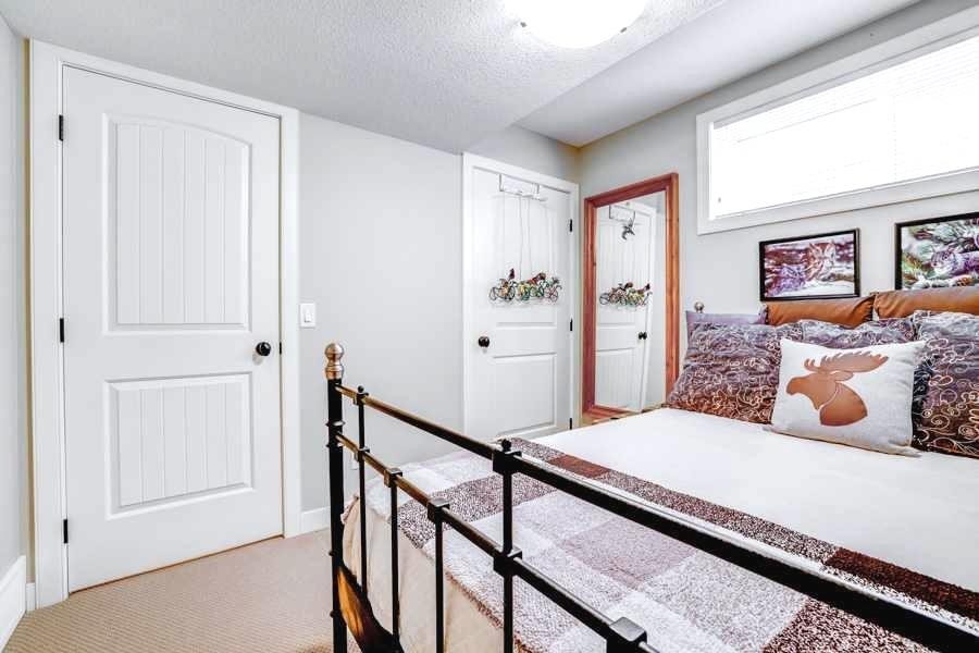 112 Everridge Common Sw, Calgary, AB - Indoor Photo Showing Other Room