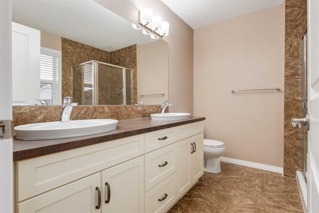 301 Auburn Meadows Boulevard Se, Calgary, AB - Indoor Photo Showing Bathroom