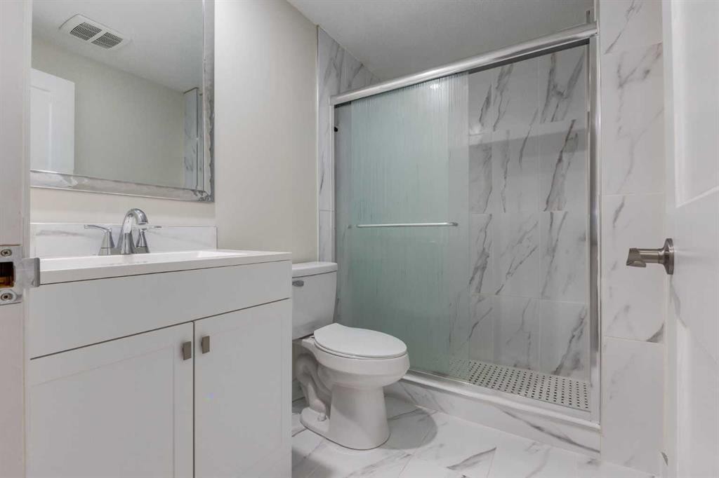 301 Auburn Meadows Boulevard Se, Calgary, AB - Indoor Photo Showing Bathroom