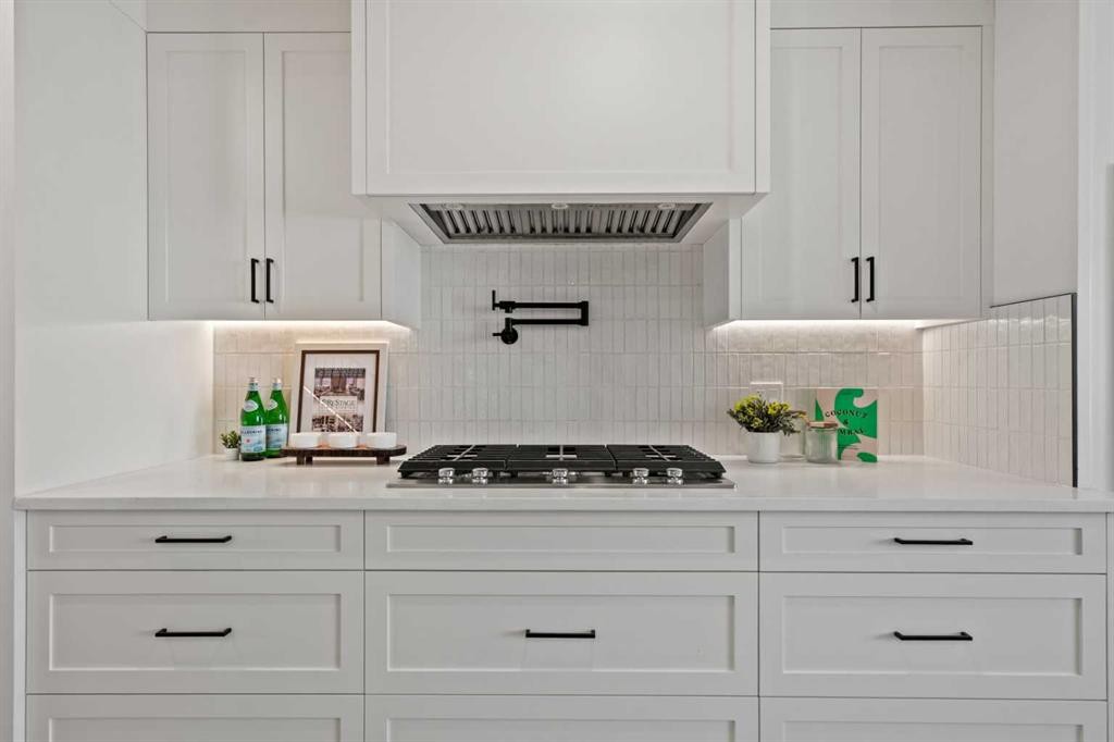 2518 16B Street Sw, Calgary, AB - Indoor Photo Showing Kitchen