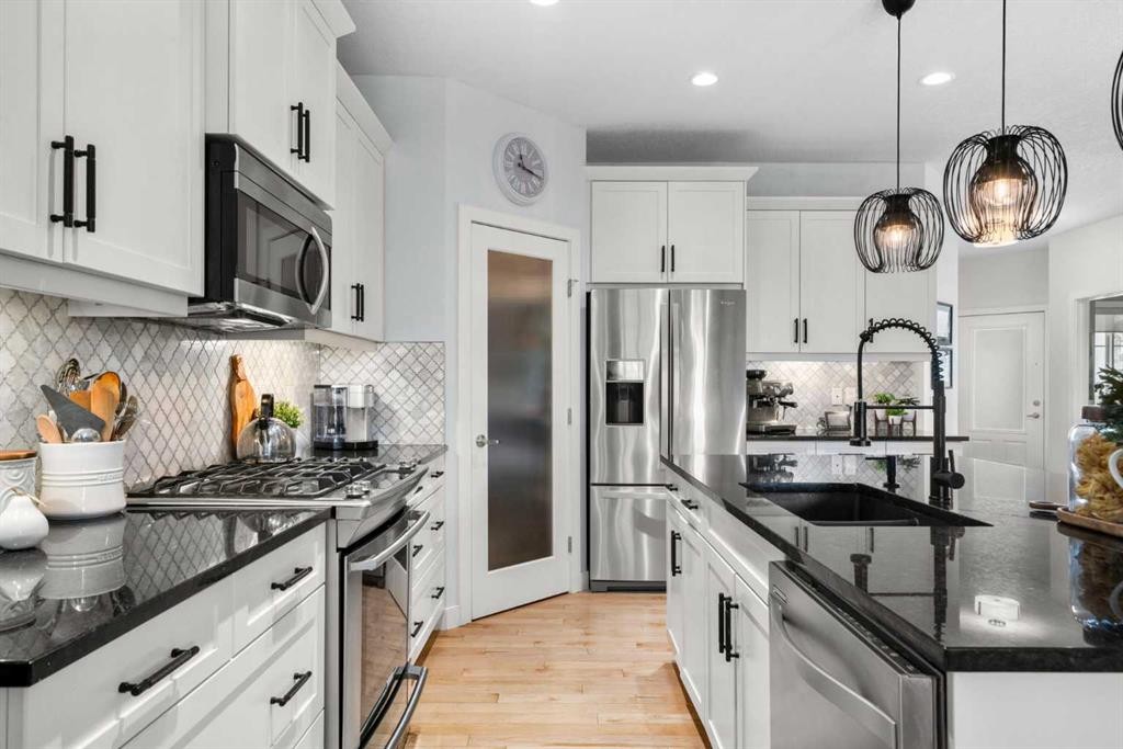 25 Fireside Landing, Cochrane, AB - Indoor Photo Showing Kitchen With Upgraded Kitchen