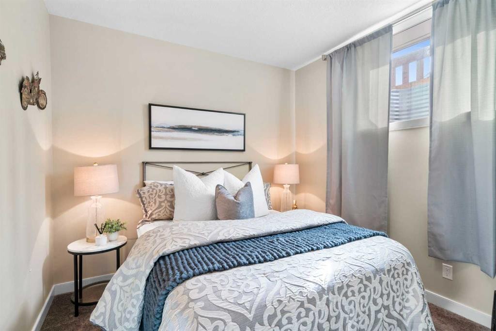 25 Fireside Landing, Cochrane, AB - Indoor Photo Showing Bedroom