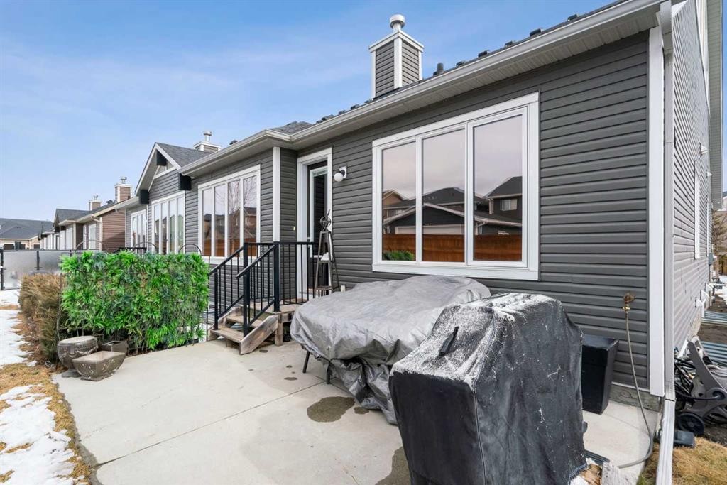 25 Fireside Landing, Cochrane, AB - Outdoor