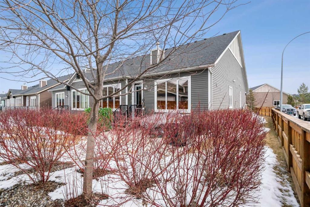 25 Fireside Landing, Cochrane, AB - Outdoor