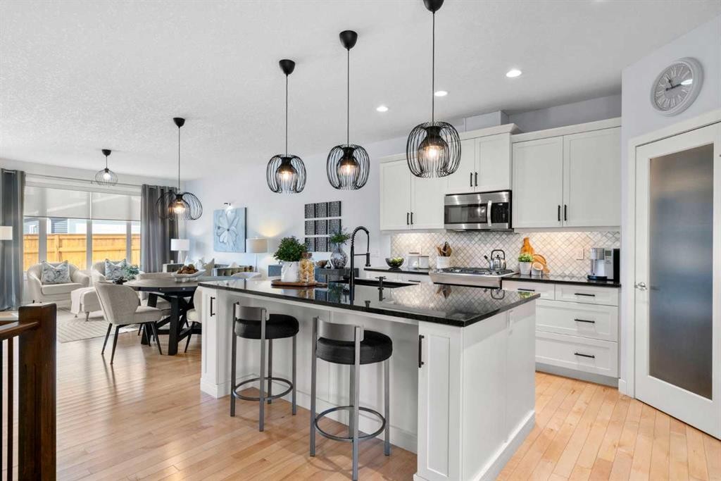 25 Fireside Landing, Cochrane, AB - Indoor Photo Showing Kitchen With Upgraded Kitchen