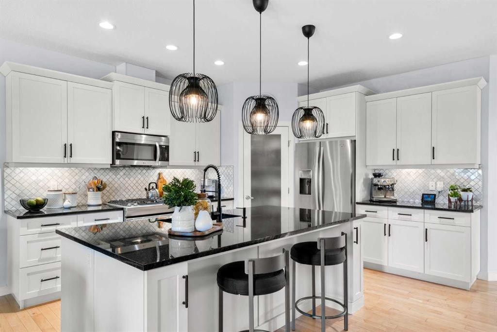 25 Fireside Landing, Cochrane, AB - Indoor Photo Showing Kitchen With Upgraded Kitchen