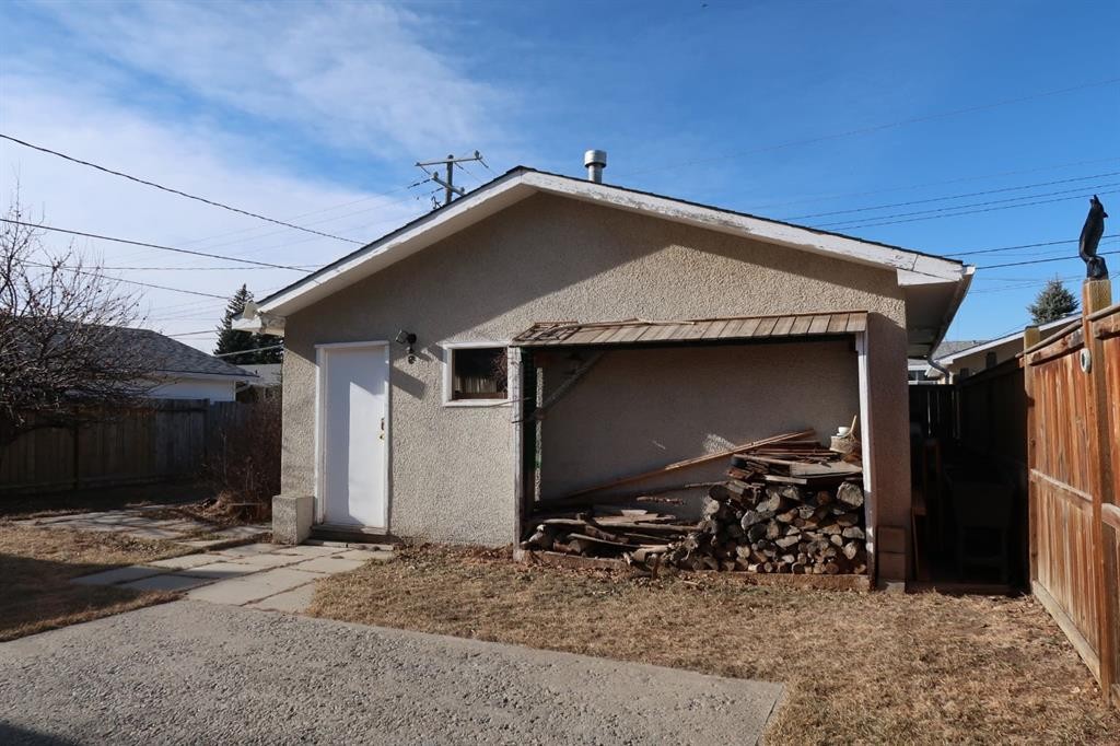 6807 Huntchester Road Ne, Calgary, AB - Outdoor