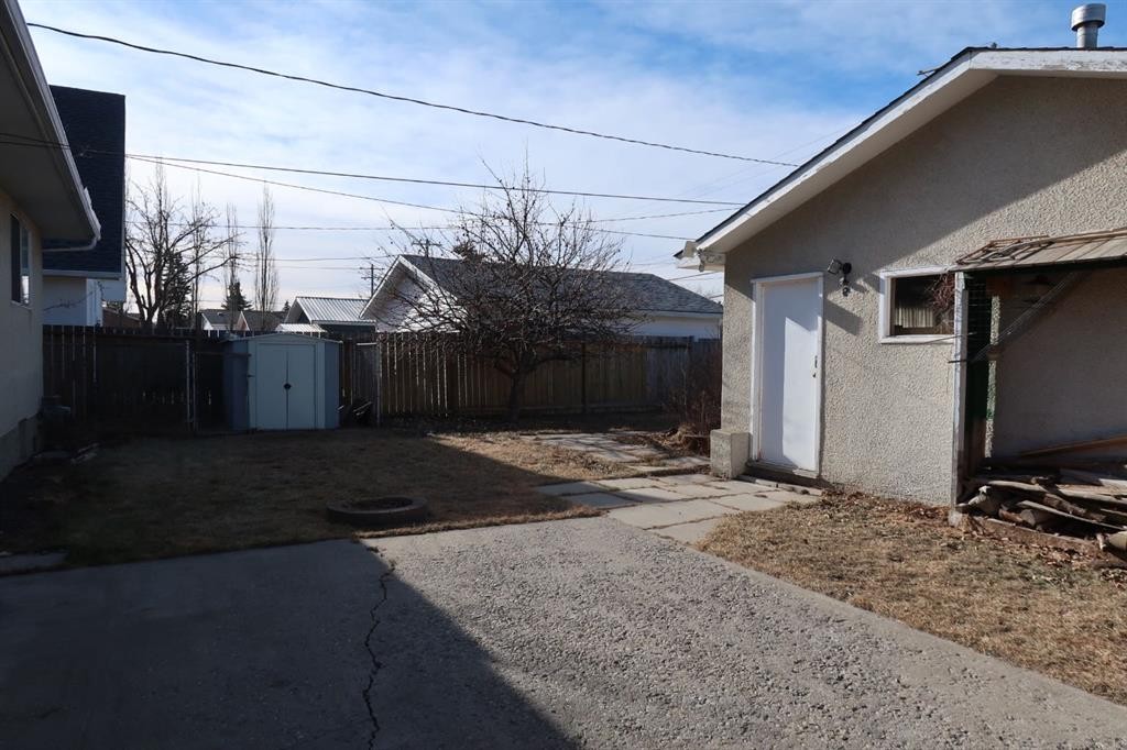 6807 Huntchester Road Ne, Calgary, AB - Outdoor