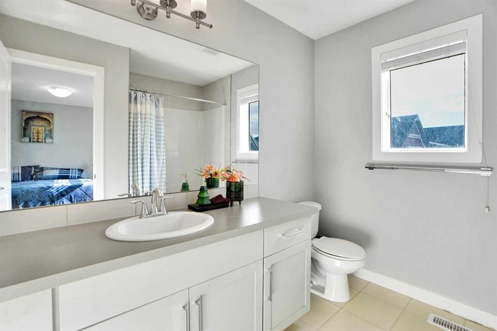 1322 Walden Drive Se, Calgary, AB - Indoor Photo Showing Bathroom