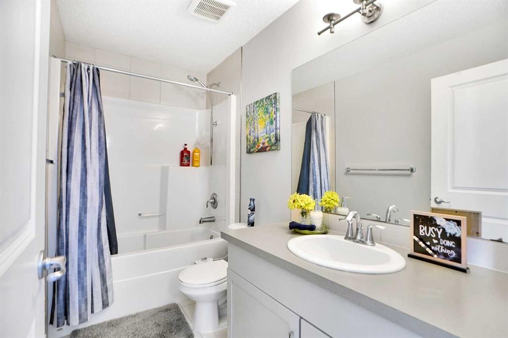 1322 Walden Drive Se, Calgary, AB - Indoor Photo Showing Bathroom