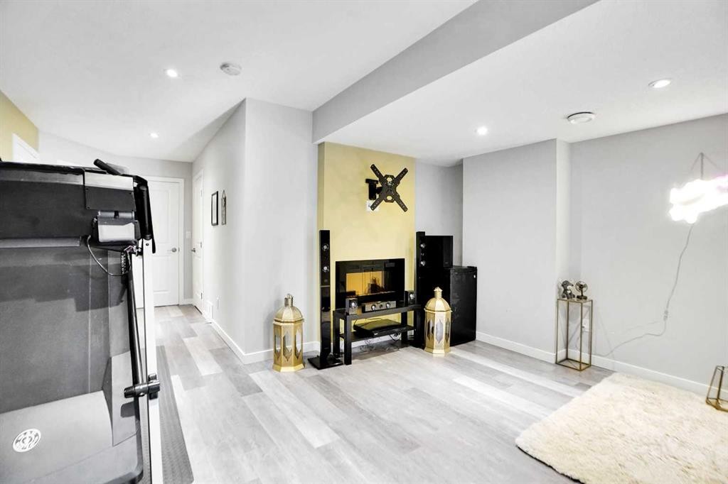 1322 Walden Drive Se, Calgary, AB - Indoor