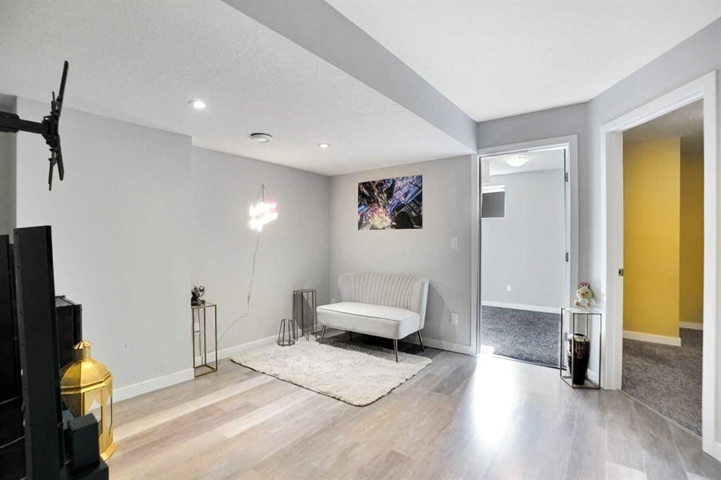 1322 Walden Drive Se, Calgary, AB - Indoor