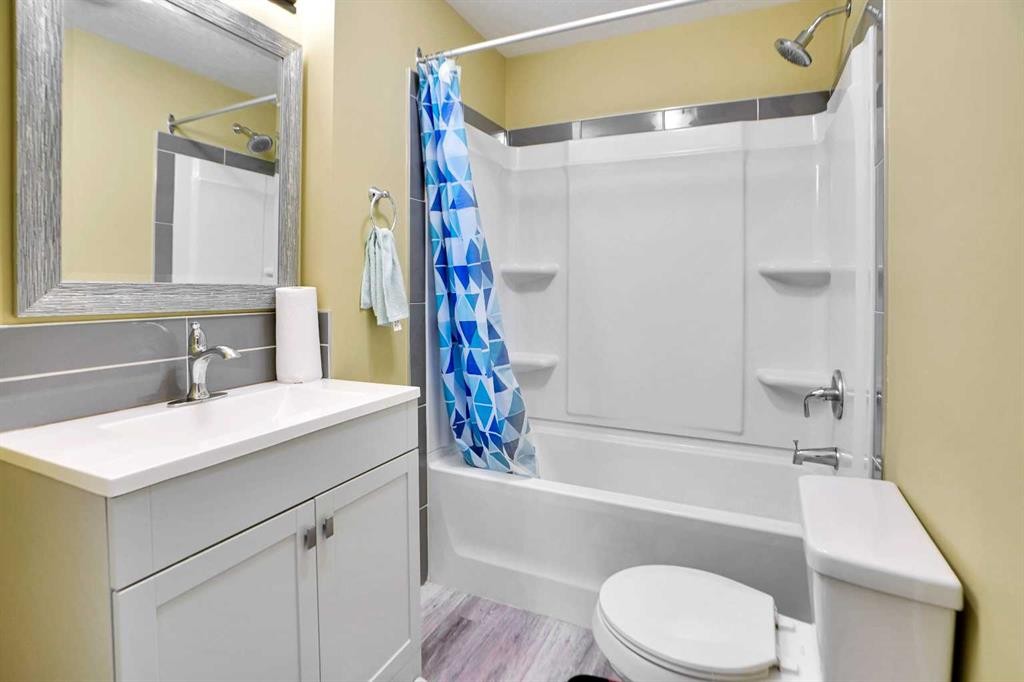 1322 Walden Drive Se, Calgary, AB - Indoor Photo Showing Bathroom