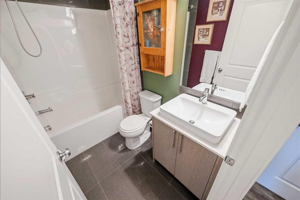 7206-302 Skyview Ranch Drive Ne, Calgary, AB - Indoor Photo Showing Bathroom