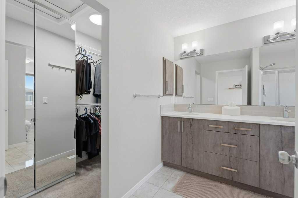 34 Walgrove Link Se, Calgary, AB - Indoor Photo Showing Bathroom
