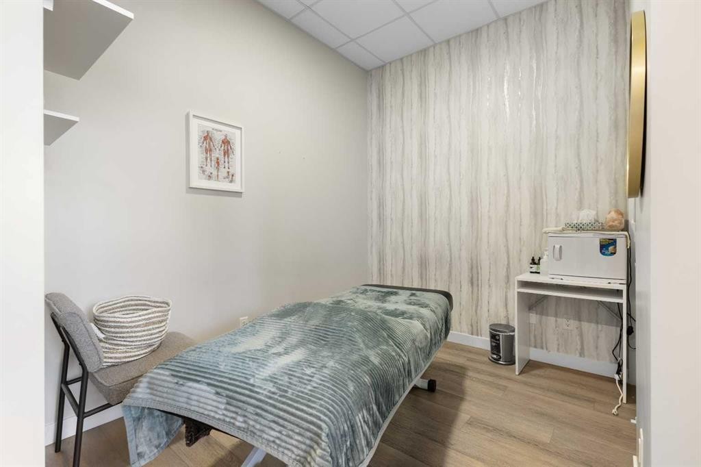 4539 Bowness Road Nw, Calgary, AB