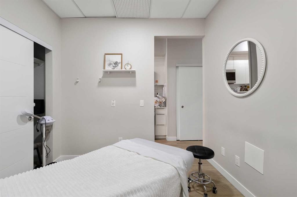 4539 Bowness Road Nw, Calgary, AB