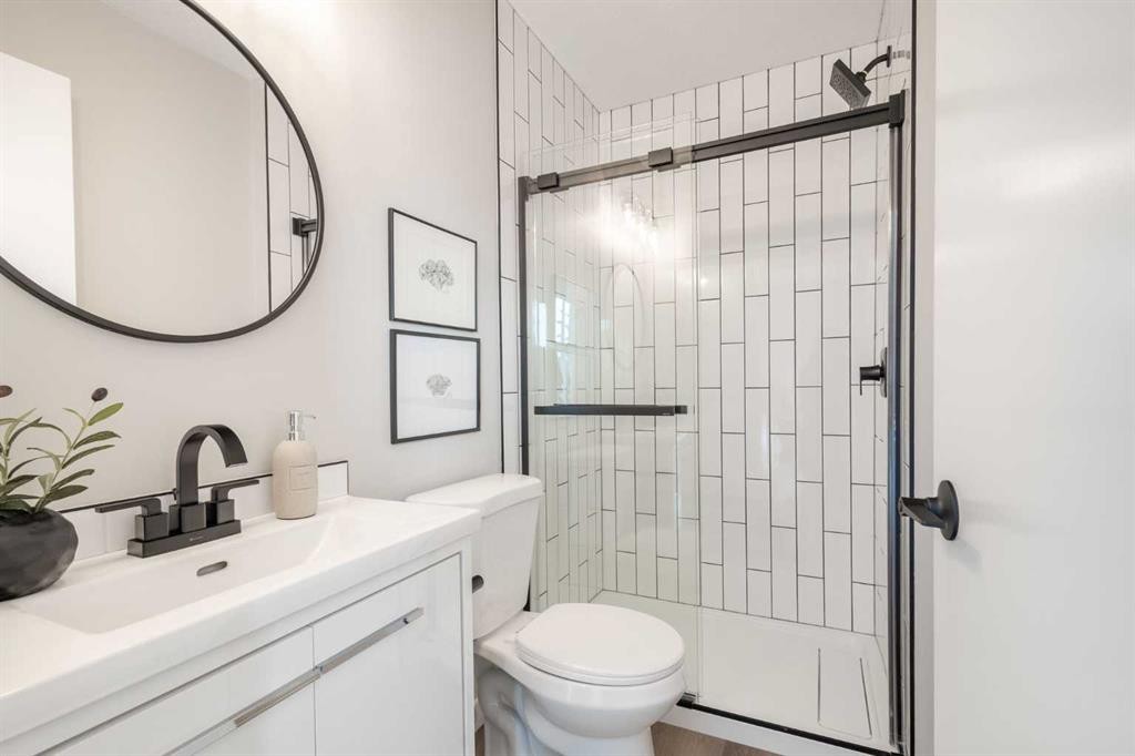 198 Silver Brook Road Nw, Calgary, AB - Indoor Photo Showing Bathroom