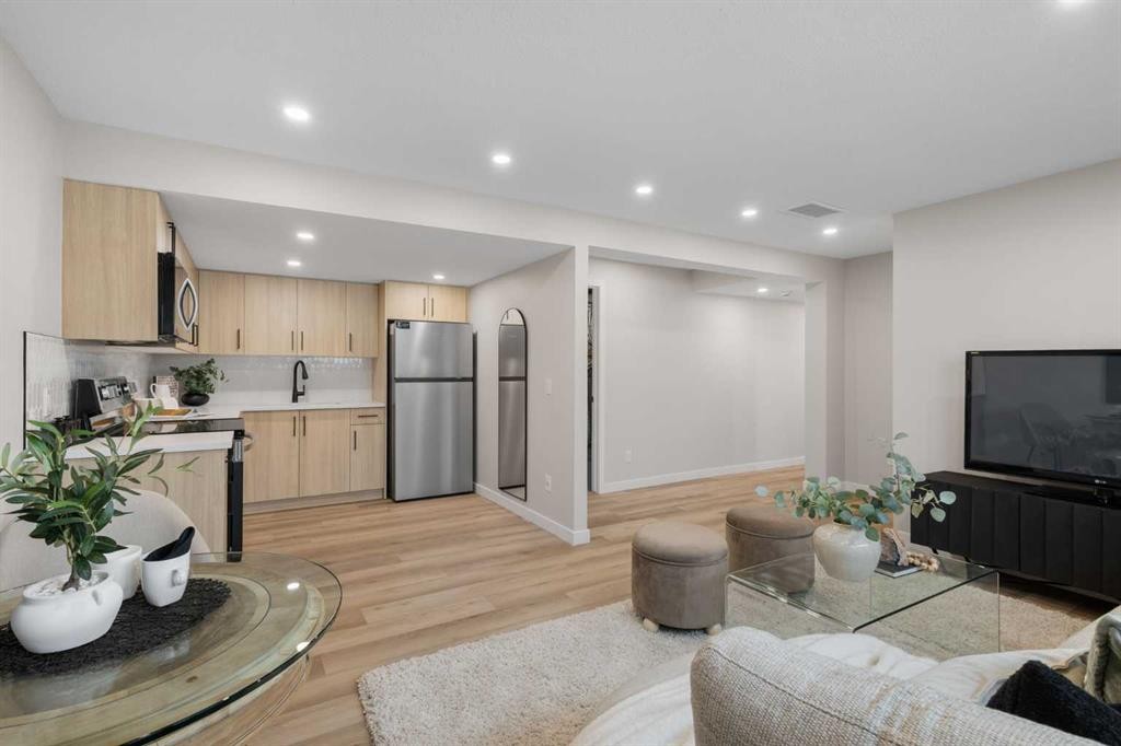 198 Silver Brook Road Nw, Calgary, AB - Indoor