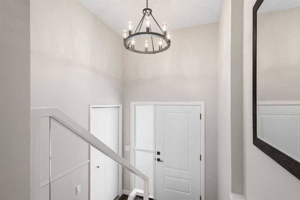 198 Silver Brook Road Nw, Calgary, AB - Indoor Photo Showing Other Room