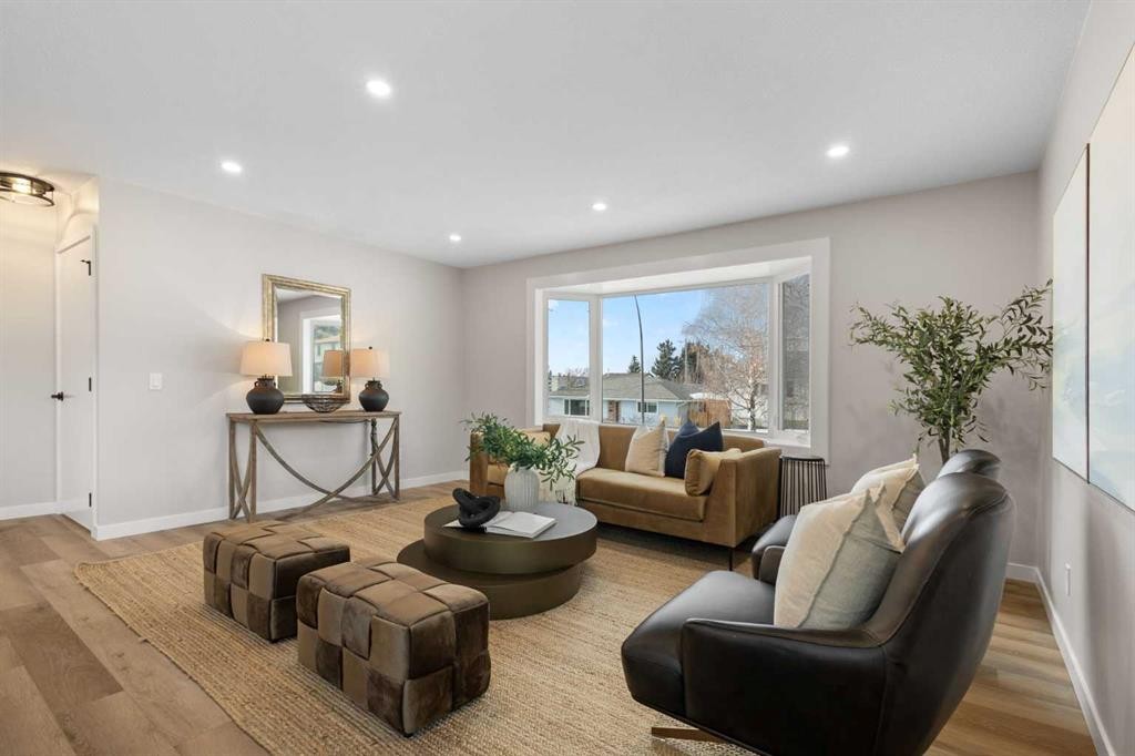 198 Silver Brook Road Nw, Calgary, AB - Indoor Photo Showing Living Room