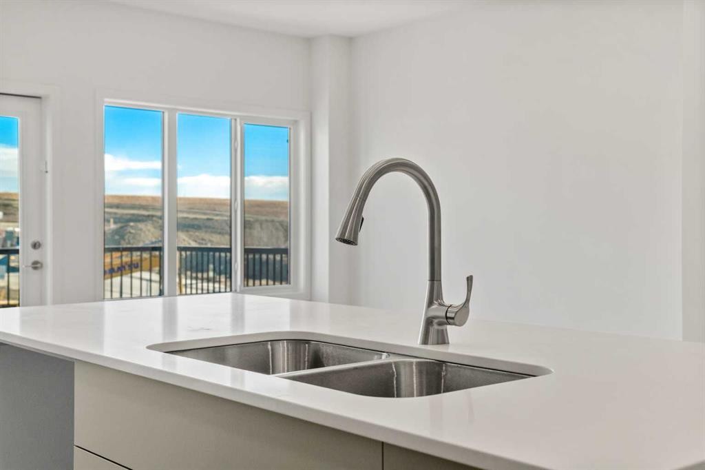 31 Heritage Heath, Cochrane, AB - Indoor Photo Showing Kitchen With Double Sink