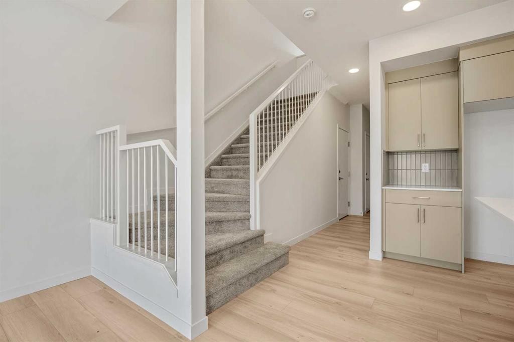 31 Heritage Heath, Cochrane, AB - Indoor Photo Showing Other Room