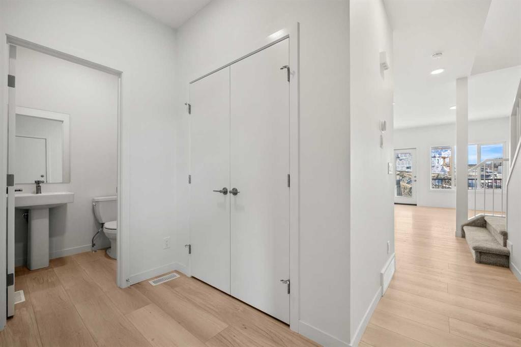 31 Heritage Heath, Cochrane, AB - Indoor Photo Showing Other Room