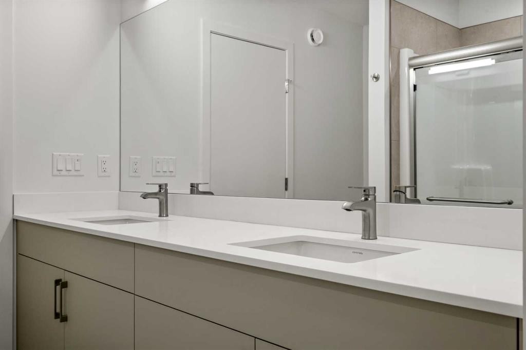 31 Heritage Heath, Cochrane, AB - Indoor Photo Showing Bathroom