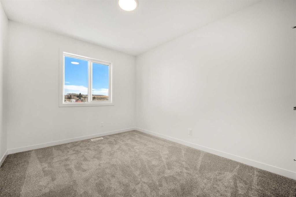 31 Heritage Heath, Cochrane, AB - Indoor Photo Showing Other Room